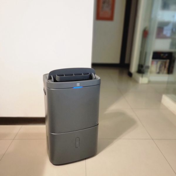 Máy hút ẩm kết hợp lọc không khí Electrolux EDH14TRBD2 2 May Hut Am EDH14TRBD2